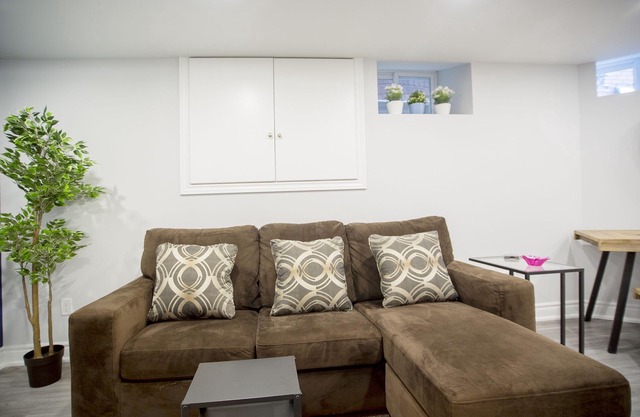 Brand New in 2021! 1BR Stunning Stay- In Heart Of Mid Town Toronto!