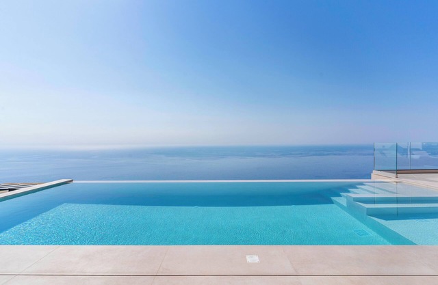 Brand new! Incredible seaviews!