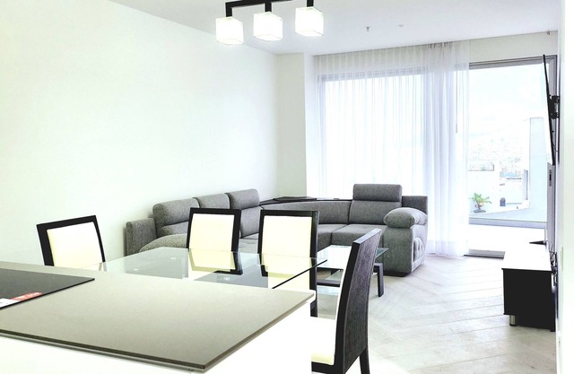 Brand New! King Bed! Beautiful Apartment. Gonzales Suarez.