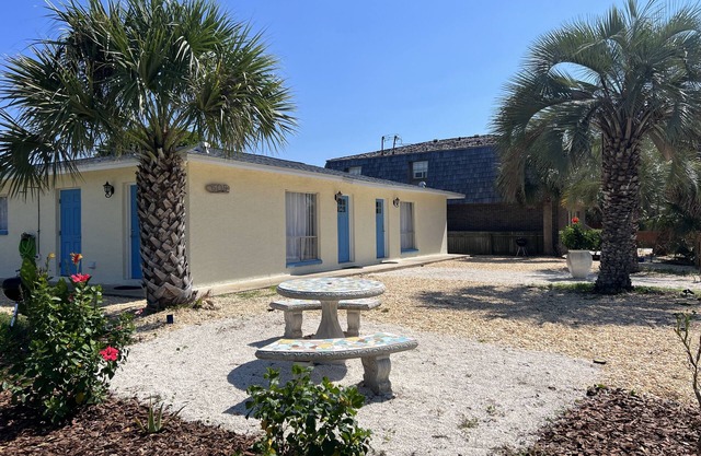 Brand New & Less than 400 ft from Beach. Pet Friendly!n
