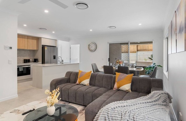 Brand New Modern 5BR House Ducted A/C Near Mall