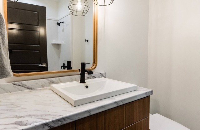 Brand New Modern - 1 bed 1 bath w/Sunset Viewsn