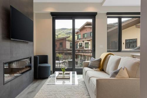 Brand New Mountain Modern Westin Amenities Views