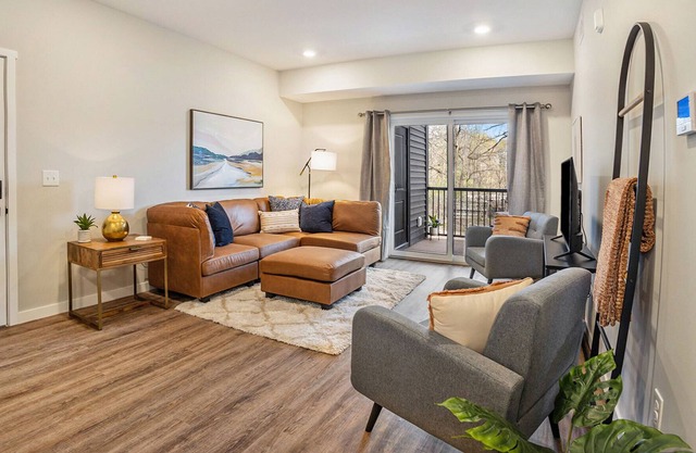 Brand new, pet friendly 2nd floor apartment near Plainfield and Knapps corners