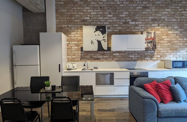 Brand New Spacious Woden Apartment - KingBed&WiFi