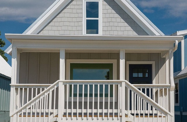 Brand New Steinhatchee Coastal Cottage 2 Kings + Queen + Loft 3 Baths Sleeps 8