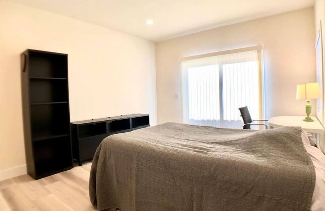 Brand NEW! Studio Private Entrance/Bath Location
