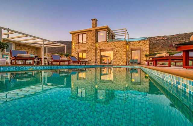 Brand new villa Kore by the beach of Falasarna, saltwater pool, jacuzzi