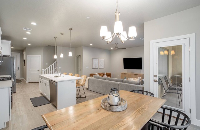 Brand New Zion Village Getaway+ Pool/Hot Tub l Family Friendly l Sleeps 12