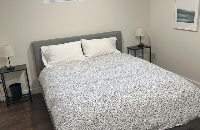Brand Newly Renovated Suite With Beautiful View of Bullrush Park!