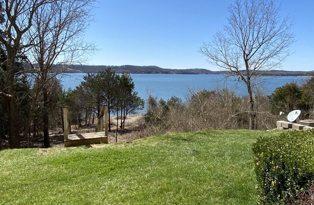 Branson's Finest Lake Front Condo at Emerald Pointe, 2bd, 2BA on ground floor.
