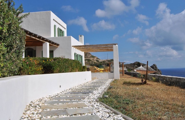 Bravo's Hill Residence (Mantrakia)