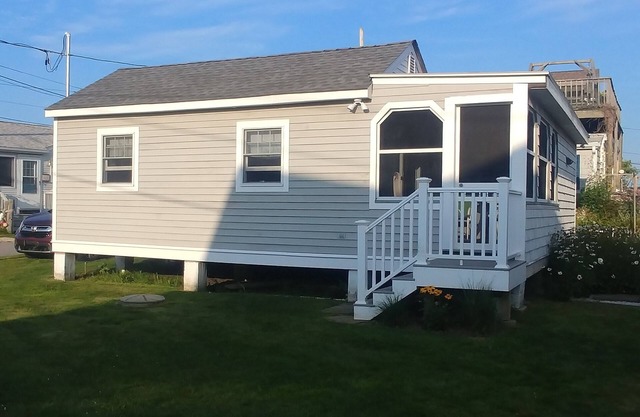 Breakwater Village, Coastal Cottage w/access to a private beach