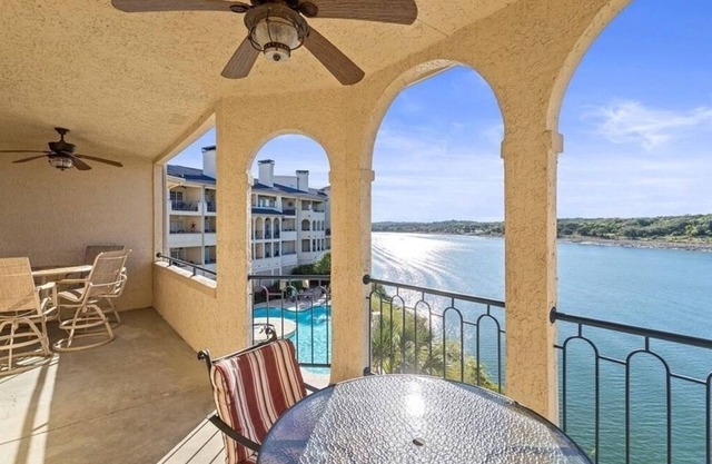 Breathtaking 2-bedroom Lakefront Resort Type Condo in Lake Travis