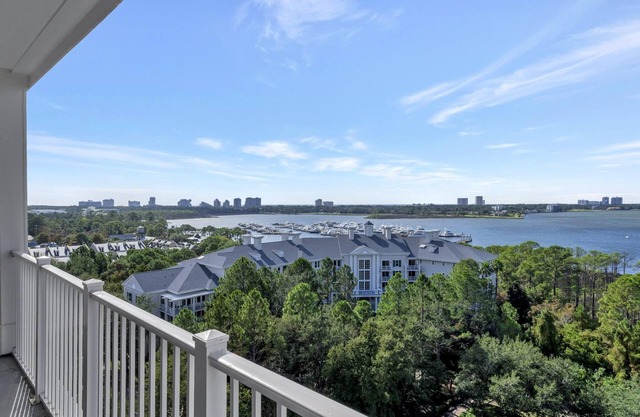 "Breathtaking Bayfront Bliss: 3BR | 3BA Grand Complex Condo" at Sandestin Golf and Beach Resort!