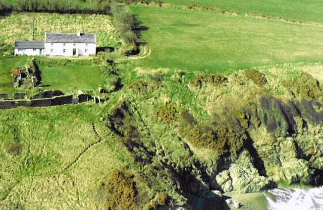 Breathtaking cliff top farmhouse with deserted beach