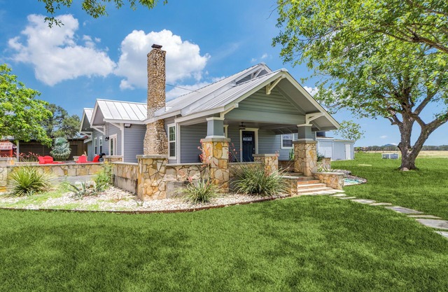 Breathtaking Texas Hill Country Getaway on 10 Acres for Everyone - Sleeps 16