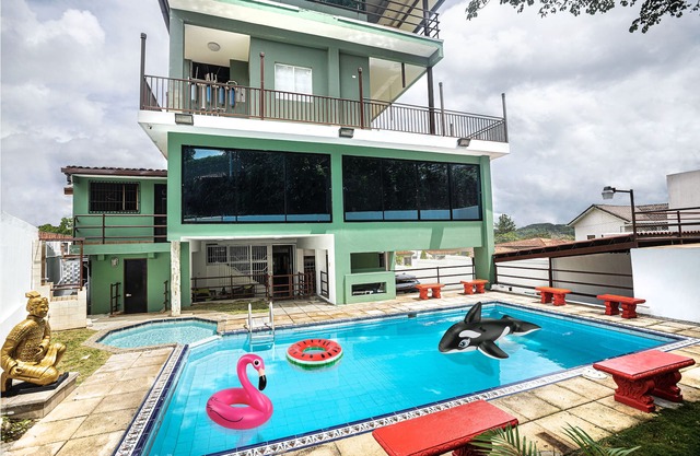 Breathtaking Views Mansion w/King Beds