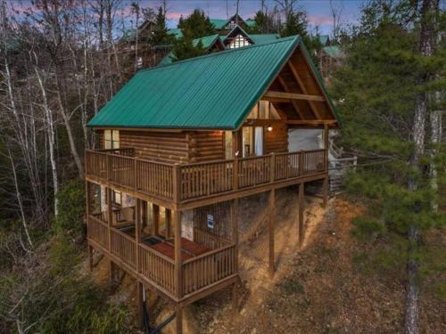 Breathtaking views of the Smokies, 3 mins to Gatlinburg