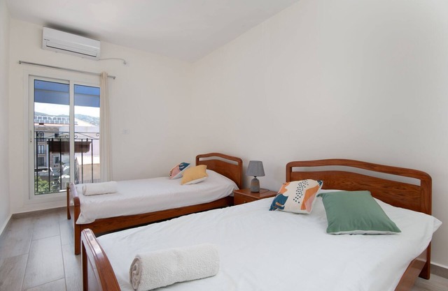 Breeze 2BR In The Old Souks