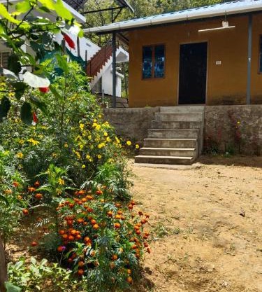 BREEZE GARDEN MUD HOUSE Home Stay