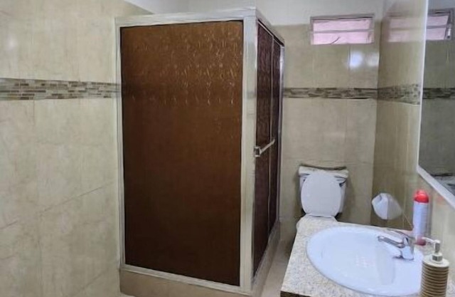 Breezy Bungalow Airport Suite