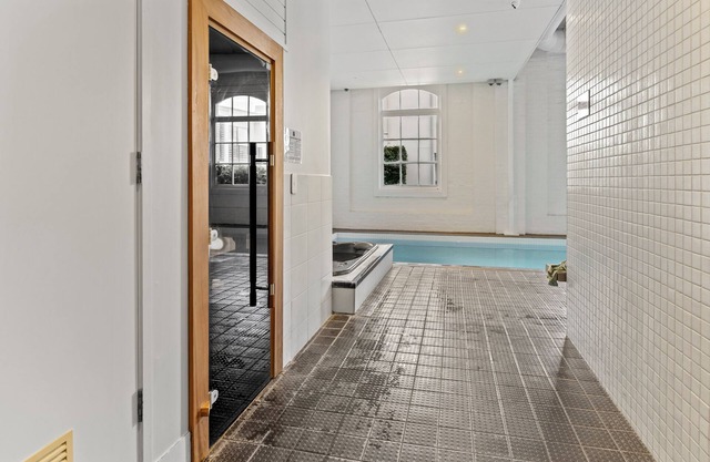 Breezy Gem by Victoria Park