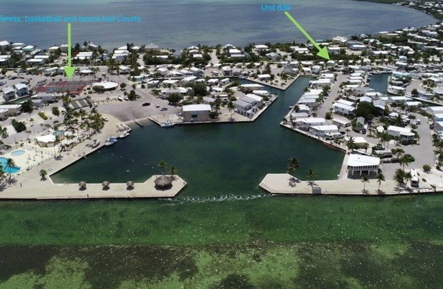 Breezy Palm 2 bedroom with pool, hot tub, tennis courts, and boat access.