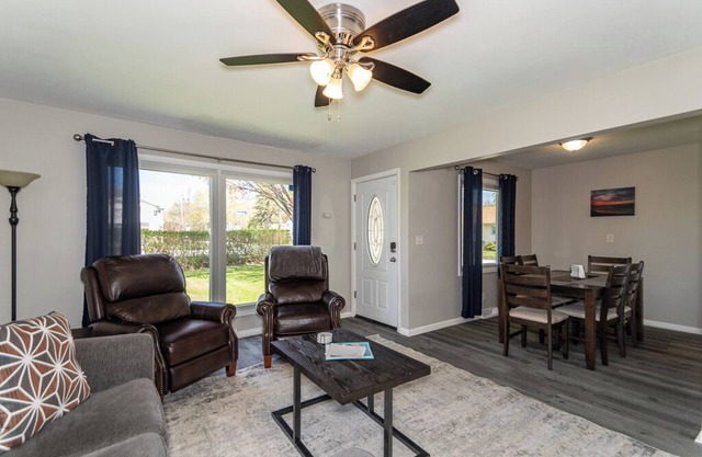 Breezy Paradise, 3 Bedroom with Shared Beach, King Bed
