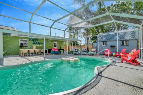 Breezy Pineapple, Heated Pool, Sleeps 12, Putting Green