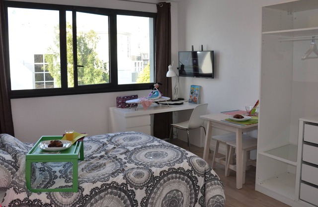 Brest hypercentre studio, well equipped and quiet