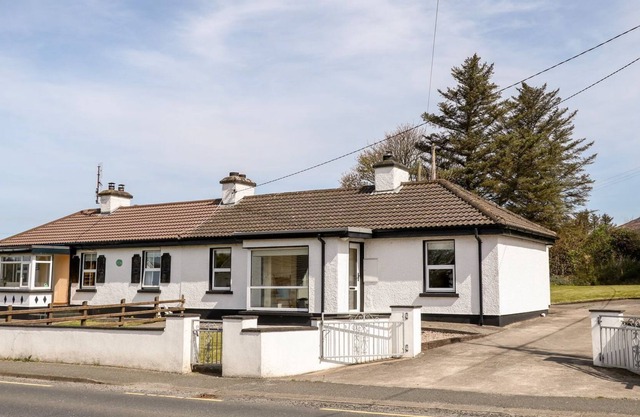 BRIDGETOWN COTTAGE, pet friendly in Kerrykeel, County Donegal