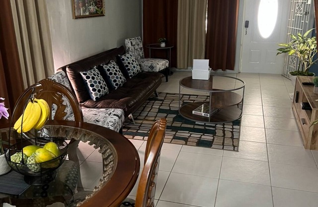 BridgeView Townhouse 20 mins from Hellshire Beach