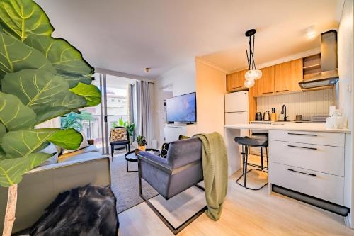 Bright 1BR with On-Site Gym I Sauna I Pool and Parking