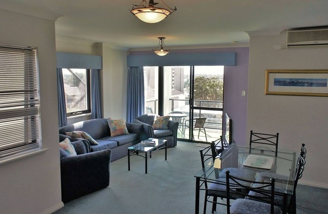 Bright 2 Bedroom Central Perth Apartment