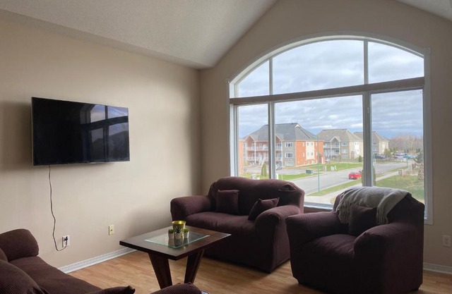 Bright 2 bedroom condo with parking on premises