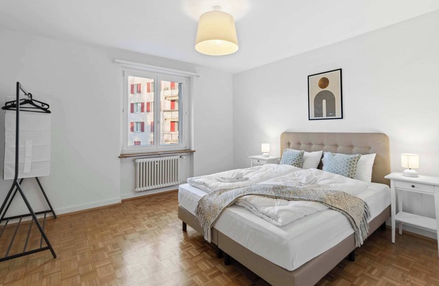 Bright 2BR Apartment near Zurich Center & Museums