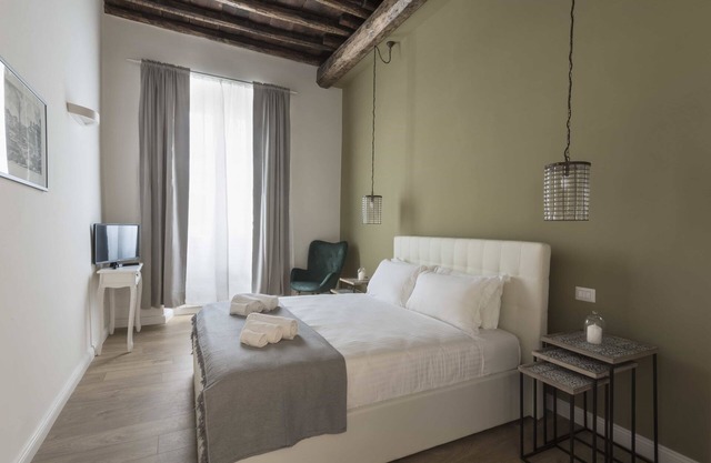 Bright 2BR on Via del Corso