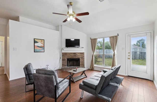 Bright 4 Queen Bedroom Home!
