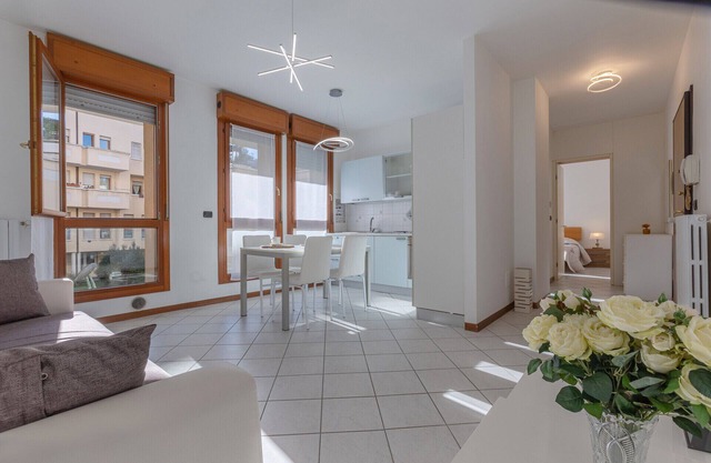 Bright & Airy Apartment near Zanolini Station