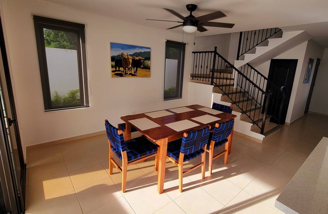 Bright and clean townhouse in private neighborhood