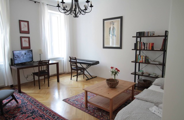 Bright and cozy apartment, close to the city center and close to the train station