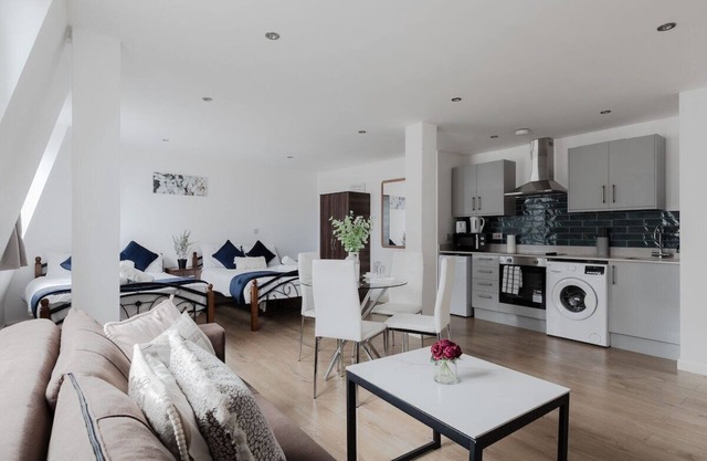 Bright and Modern Studio Near Ealing Broadway