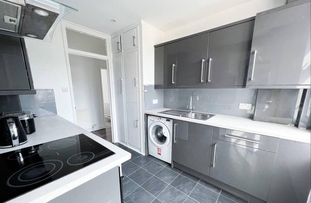 Bright and spacious 2-Bed Apartment in Sutton
