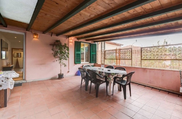 Bright and spacious, 6 + 3 beds, three bedrooms two bathrooms, free WiFi, near Rome EUR