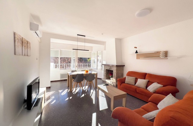 Bright apartment in Figueras 5 minutes from the Dali museum