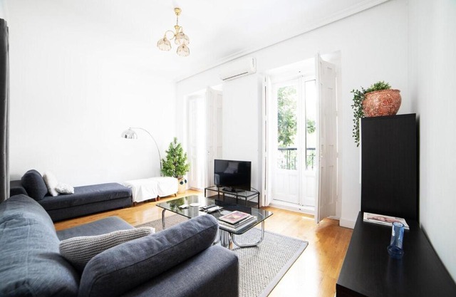 Bright apartment in Historical City Center