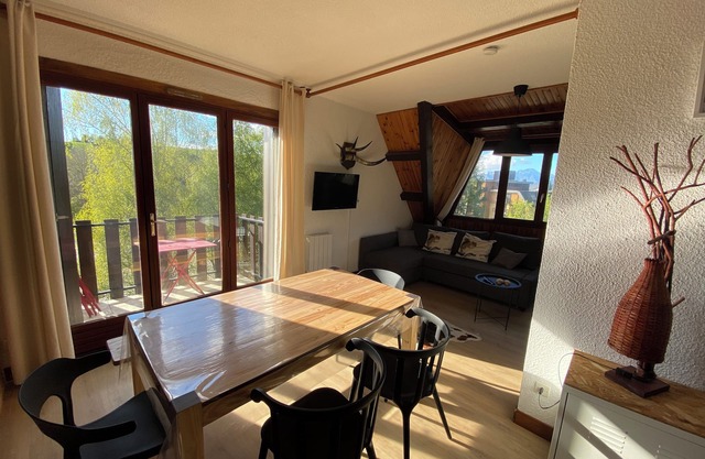 Bright apartment in the heart of Saint Jean Montclar Station