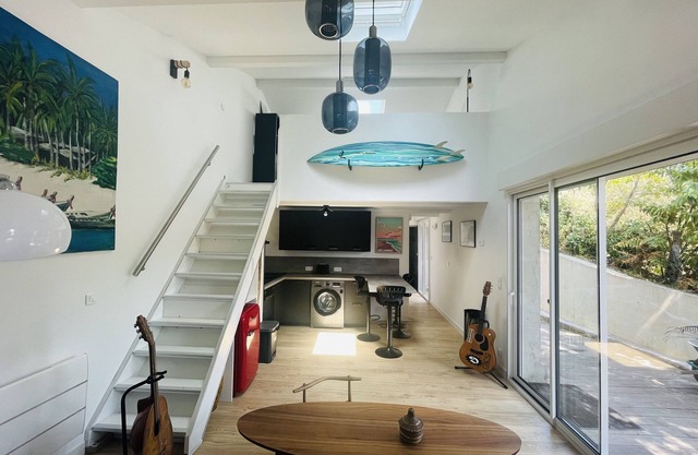 BRIGHT APARTMENT WITH TERRACE AND PERGOLA