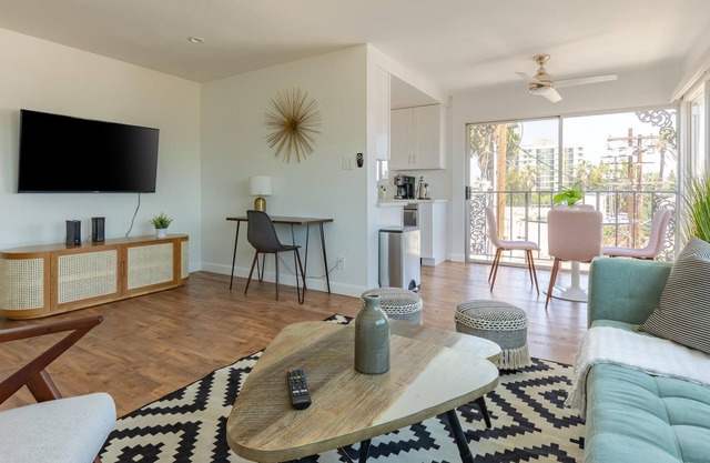 Bright, Beautiful Long Beach Condo